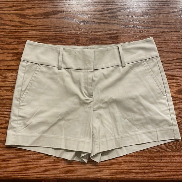 Ann Taylor Pants - NWT ANN TAYLOR CITY SHORTS TAN SIZE 8 cotton / spandex blend